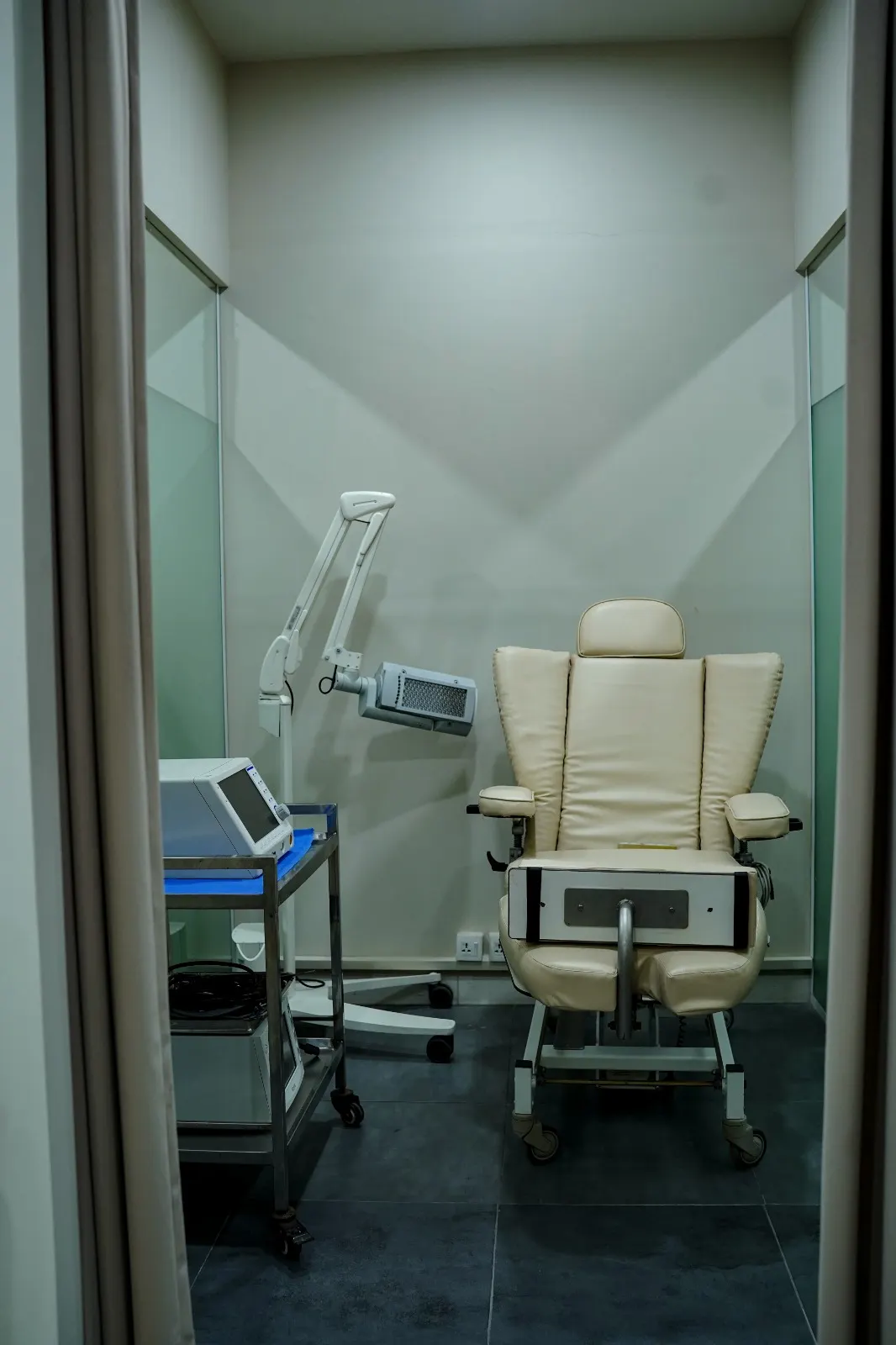 Treatment chair and clinical monitoring equipment in a private treatment room